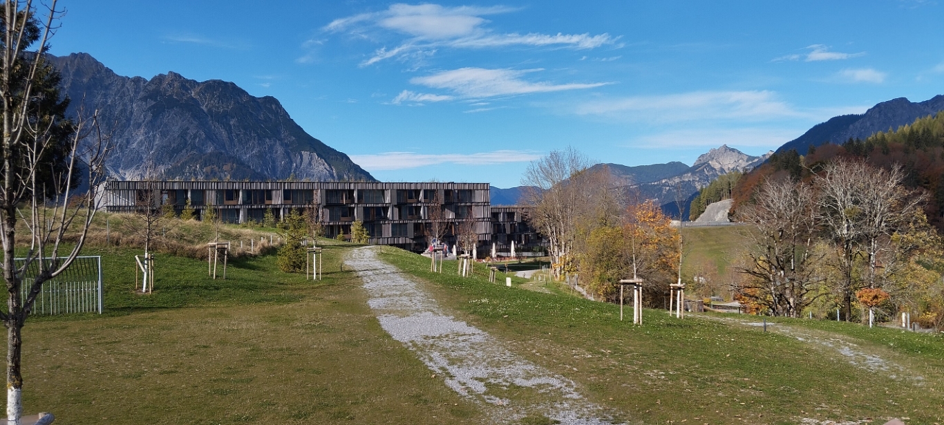 Hôtel depuis les places de jeux